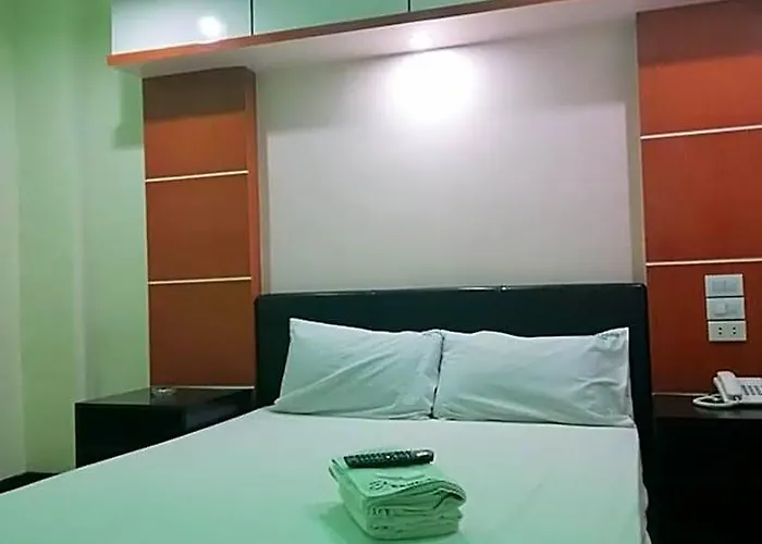 Hotel Reddoorz @ Ranchotel Alabang 2*